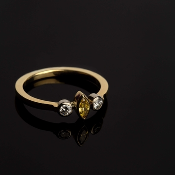 Yellow and white diamonds gold ring