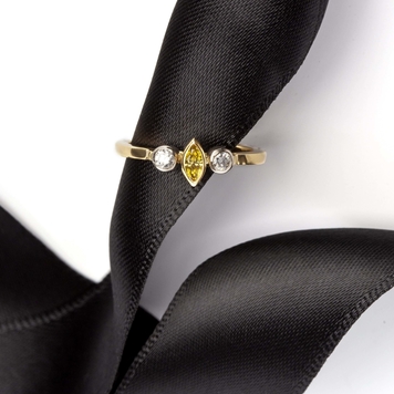 Yellow and white diamonds gold ring